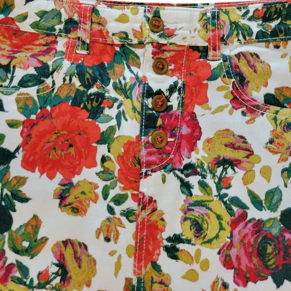 Maeve by Anthropologie Denim Skirt Rose Floral Pockets Button Fly Stretch Size 8 - Picture 4 of 9